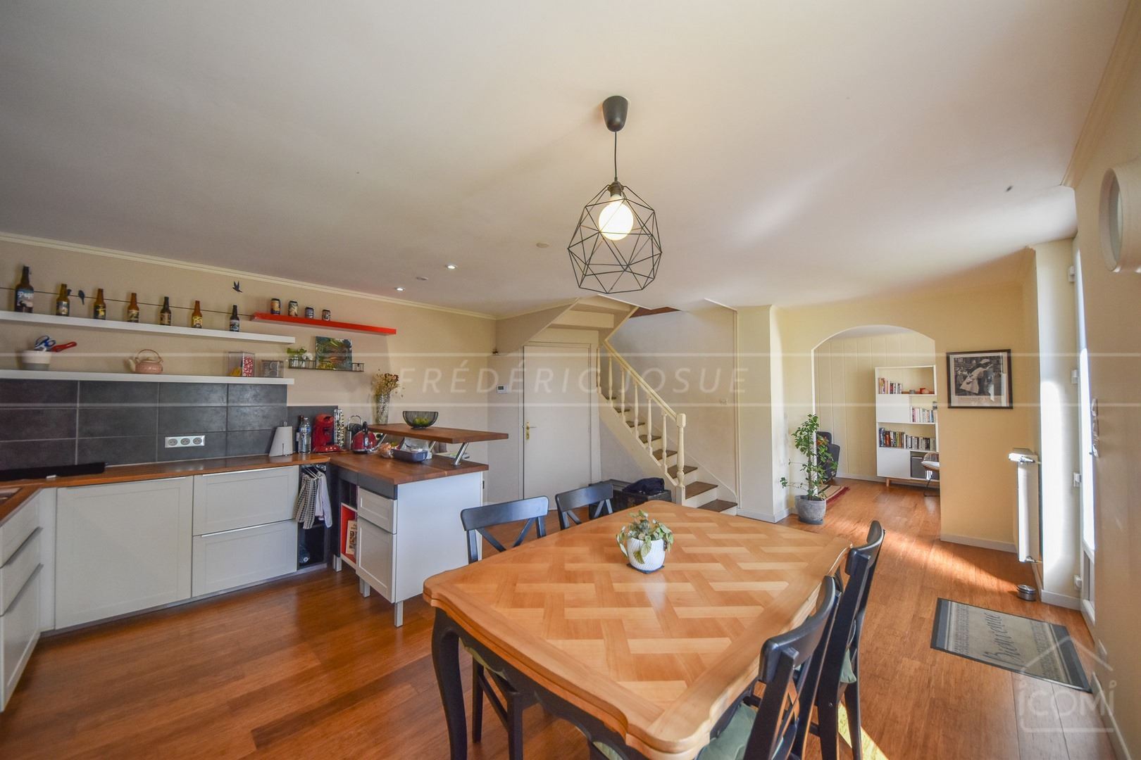 MAISON FAMILIALE DE CHARME - BEAUX VOLUMES - PROCHE COMMERCES ET ECOLES - PROCHE QUIMPERLE - photo 4